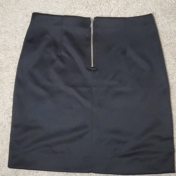 Forever 21 Black Mini Skirt - Picture 3 of 6